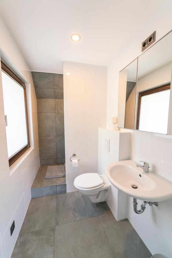 North Loop Rooms Аденау Екстер'єр фото